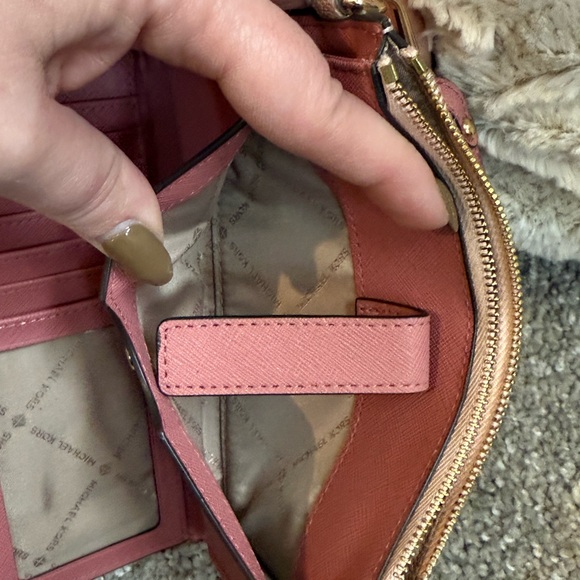 MICHAEL KORS Pink Logo-Print Wristlet with Gold Hardware - Picture 6 of 8